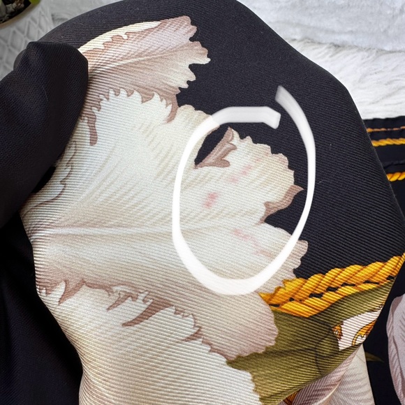 🎈🎈SOLD🎈🎈Christian Dior Scarf - Picture 4 of 7